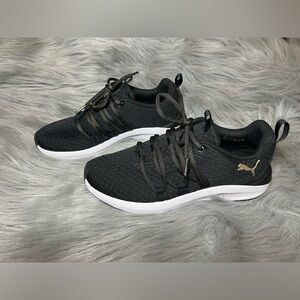 Women’s Puma shoes, size 7